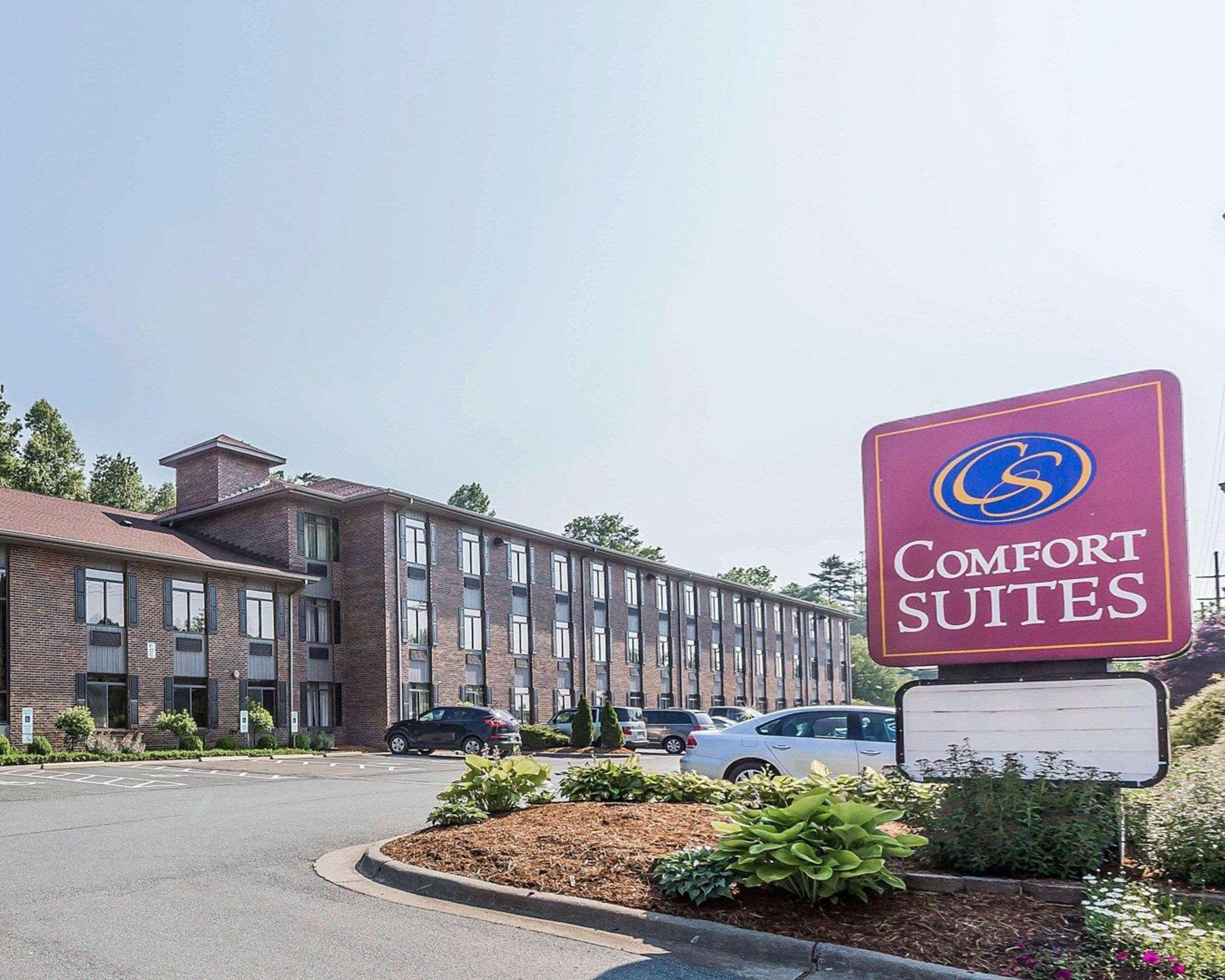 Comfort Suites Boone - University Area Exterior photo