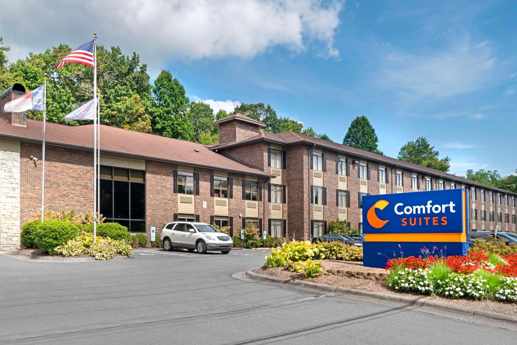 Comfort Suites Boone - University Area Exterior photo