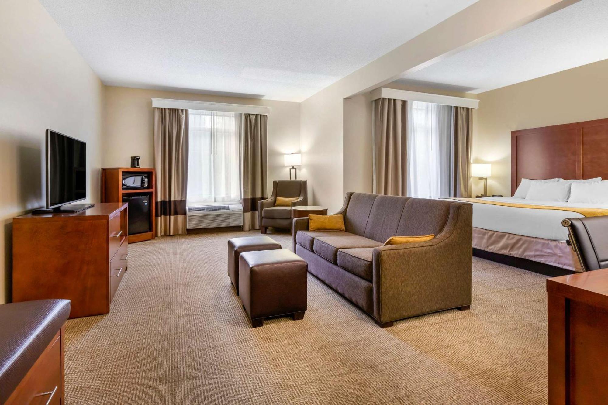 Comfort Suites Boone - University Area Exterior photo